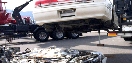 解体中の廃車